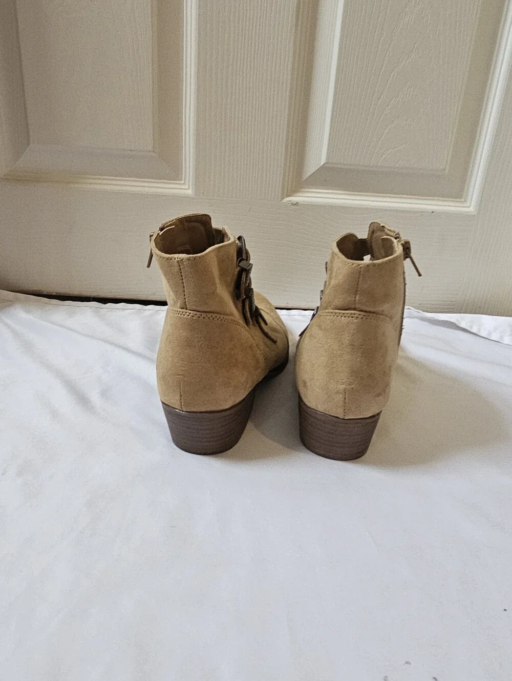 SO Tan Faux Suede Triple Buckle Western Ankle Boots Size 7.5